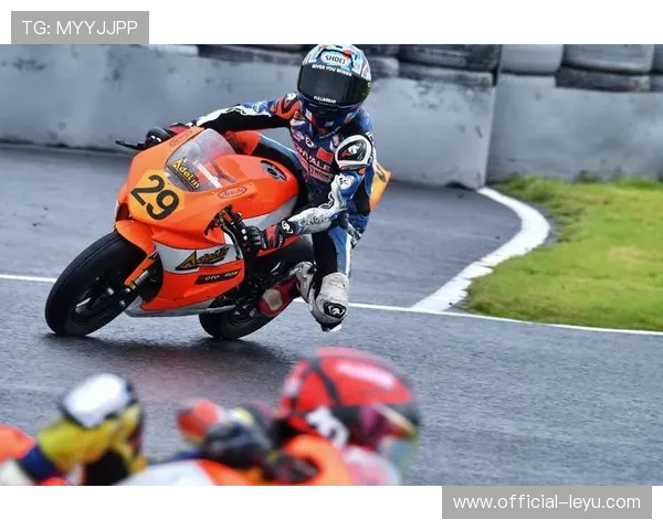 摩托GP赛季揭幕战：全新车队阵容与技术革新引领赛道风云