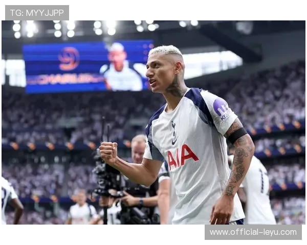 曼城逆转取胜英超争冠格局再起波澜豪门对决引爆全场球迷热议不断