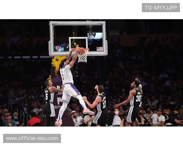 浓眉伤退湖人遭雷霆逆转 威少和詹姆斯表现亮眼依旧未能逆转局势