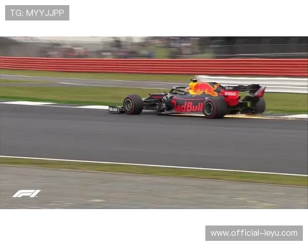 F1赛季激战正酣 红牛车队领跑 枪手维斯塔潘再度登顶赛车冠军