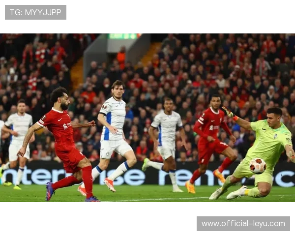 欧冠小组赛前瞻：豪门对决揭开新赛季战幕 曼联巴萨迎关键挑战