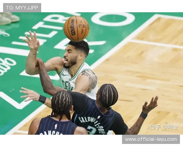 NBA季后赛吹罚尺度突然收紧外线犯规频遭无视球员教练媒体集体质疑判罚标准
